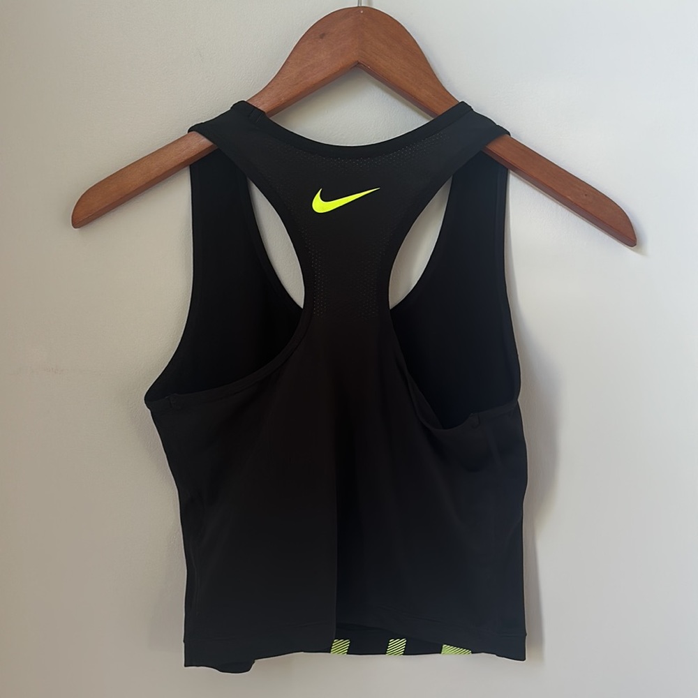 Nike - Picture 4 of 4
